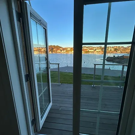 Ny Stor Med Stor Uteplass Kristiansand