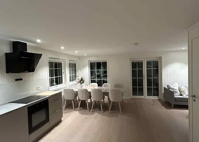 Ny Stor Med Stor Uteplass Kristiansand