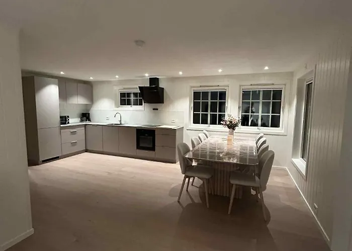 Ny Stor Med Stor Uteplass * Kristiansand